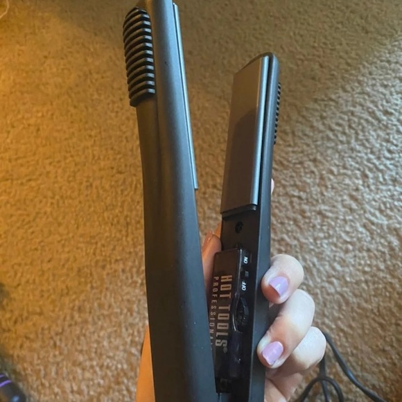 Hot Tools Curling Iron and Straightener with Glove - Picture 7 of 10